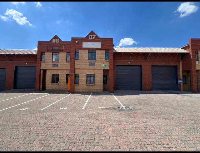 230M² WAREHOUSE TO LET IN STRIJDOMPARK